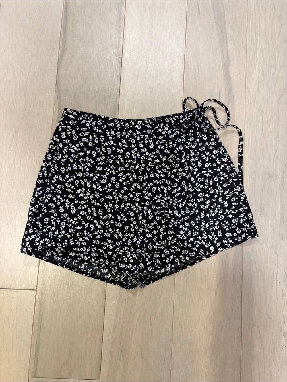 Black Floral Tie-Waist Women’s Shorts